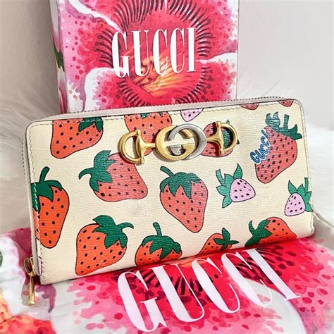 Gucci Limited Edition Zumi Strawberry Print Zip Around Wallet